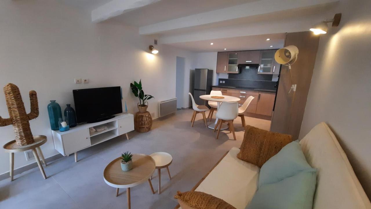 Appartement 4 pers refait à neuf dans cour au calme / centre village Bessan Esterno foto