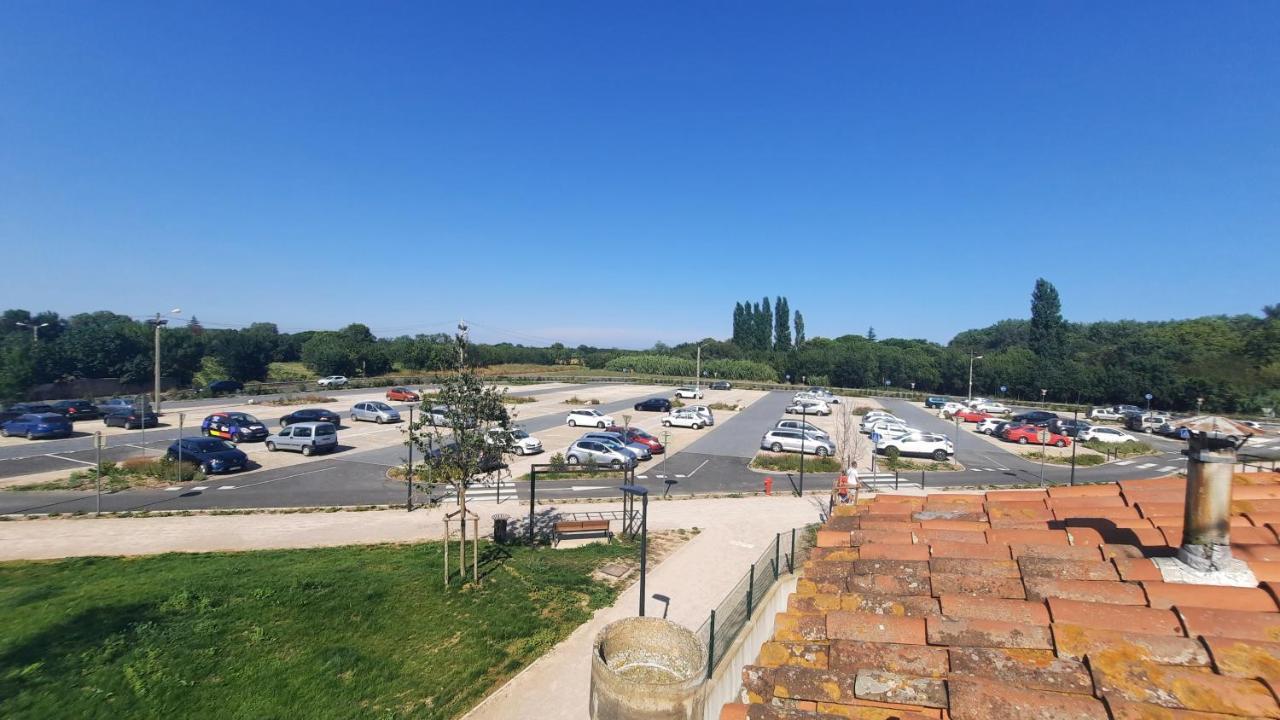 Appartement 4 pers refait à neuf dans cour au calme / centre village Bessan Esterno foto