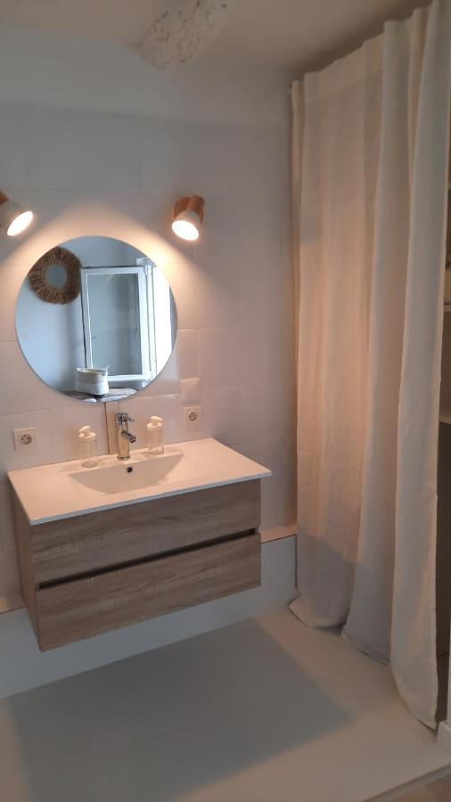 Appartement 4 pers refait à neuf dans cour au calme / centre village Bessan Esterno foto