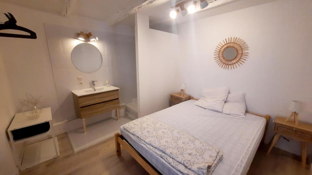 Appartement 4 pers refait à neuf dans cour au calme / centre village Bessan Esterno foto
