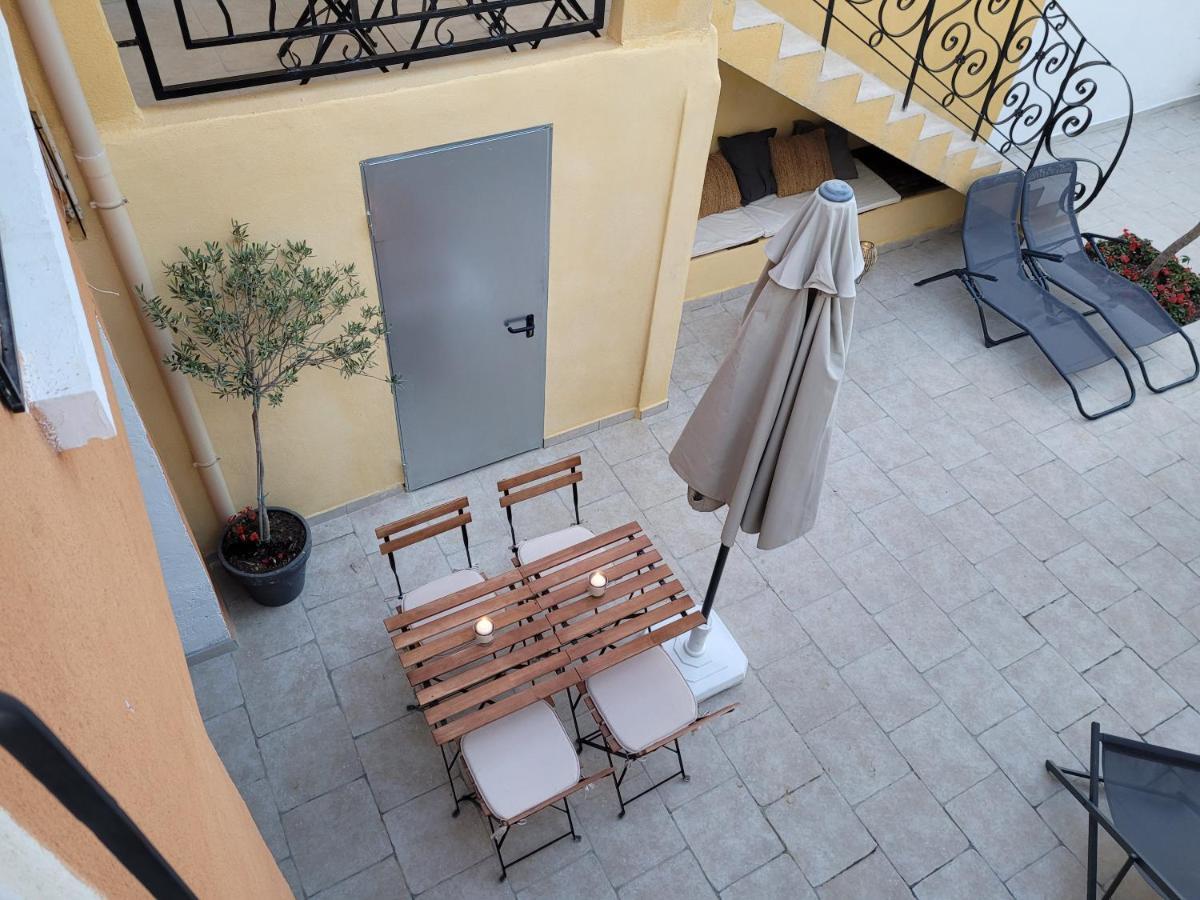 Appartement 4 pers refait à neuf dans cour au calme / centre village Bessan Esterno foto